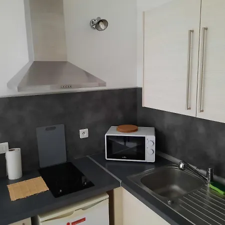 Apartment Proximite Zone Industrielle ,wifi Netflix, Confort *