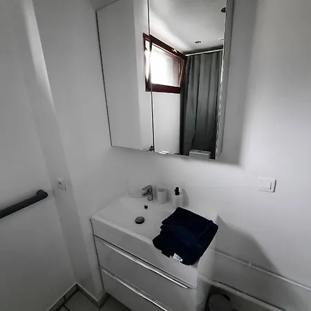 Proximite Zone Industrielle ,wifi Netflix, Confort Apartment Maubeuge