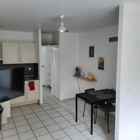 Apartment Proximite Zone Industrielle ,wifi Netflix, Confort